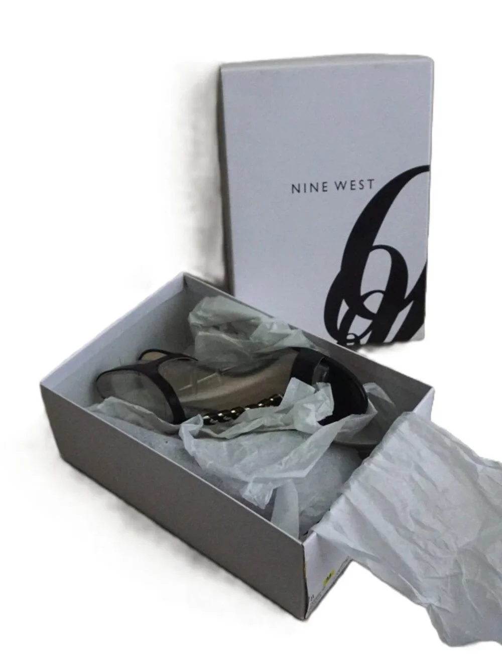 Nine West Black Kitten Healed Sandal with Gold Tone Chain Link Women’s Size 8m